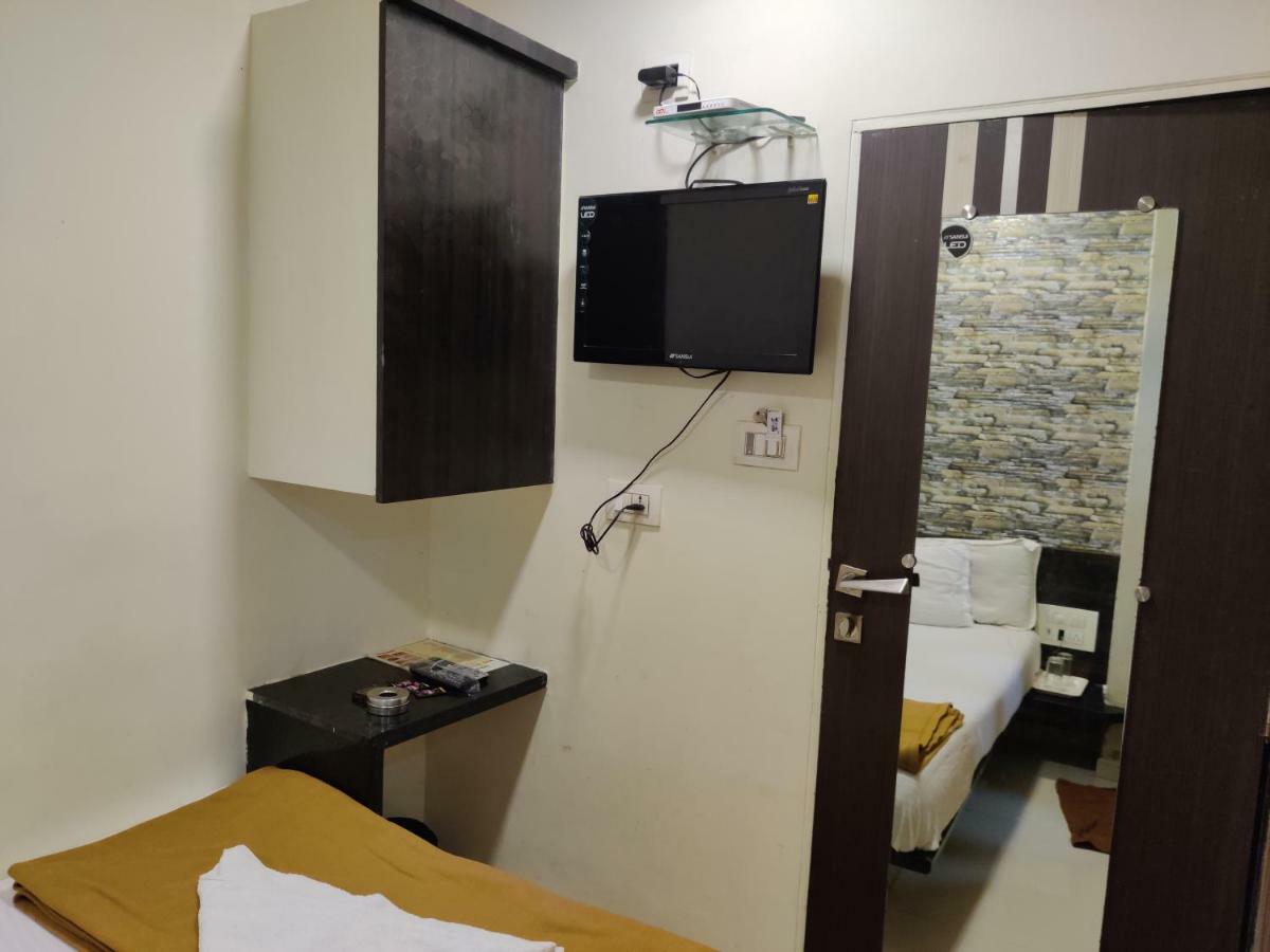 Hotel O Golden Sagar Mumbai Exterior foto